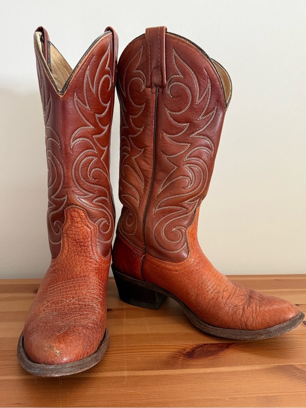 VINTAGE men’s brown cowboy boots -size 7D (?)